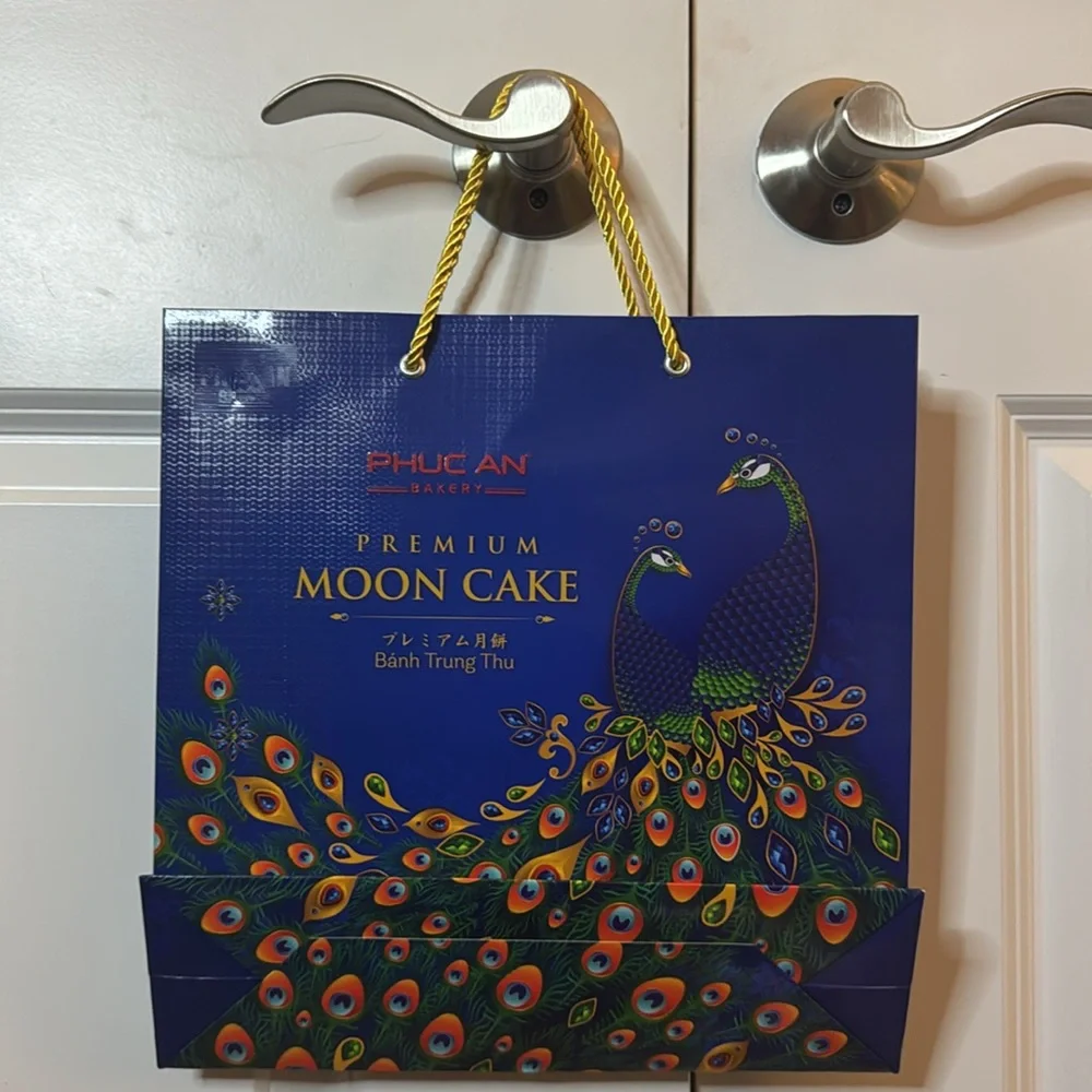 Phuc An Bakery Moon Cake Gift‎ Bag Peacock Premium Banh Trung Thu Collectible